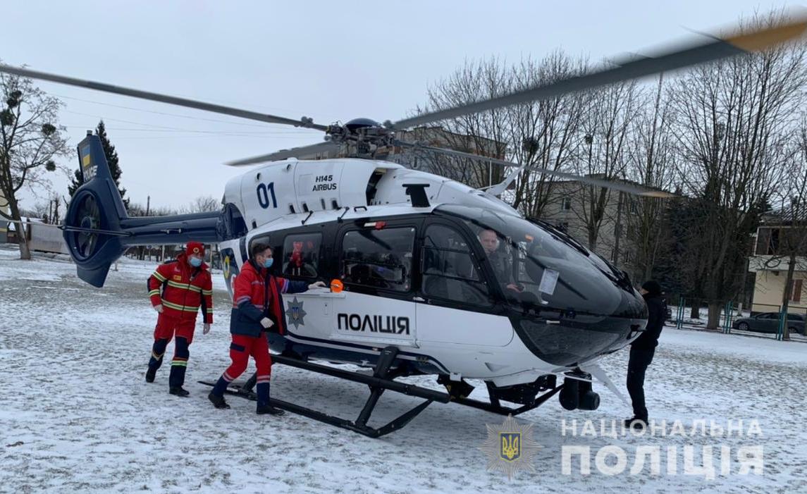 Аеромедична евакуація на Львівщині: за один день поліцейський гелікоптер доставив до обласного центру чотирьох пацієнтів у критичному стані