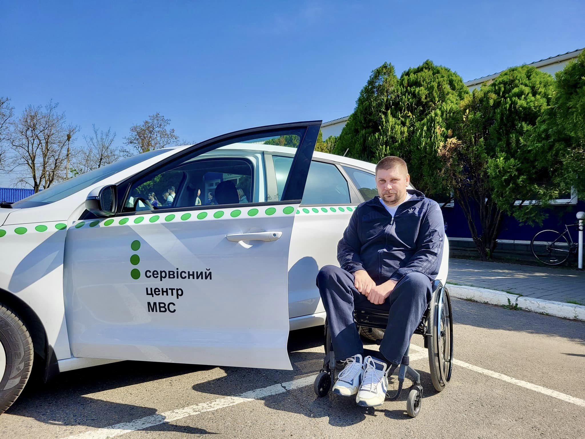 Богдан Протасевич - слухач Автошколи для людей з інвалідністю успішно склав  іспит та отримав посвідчення водія категорії В