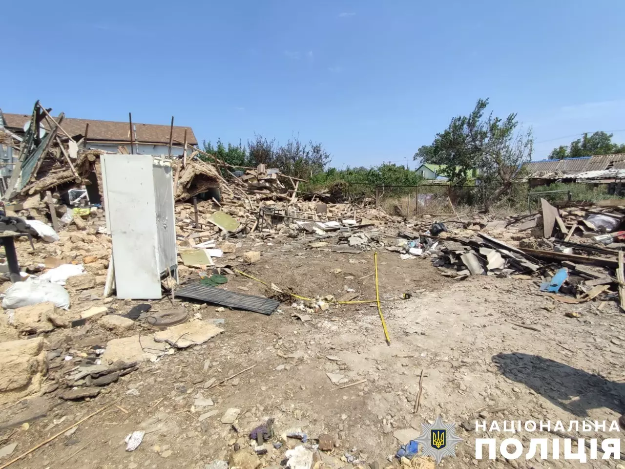 Подвір'я вщент розбомбленого приватного будинку