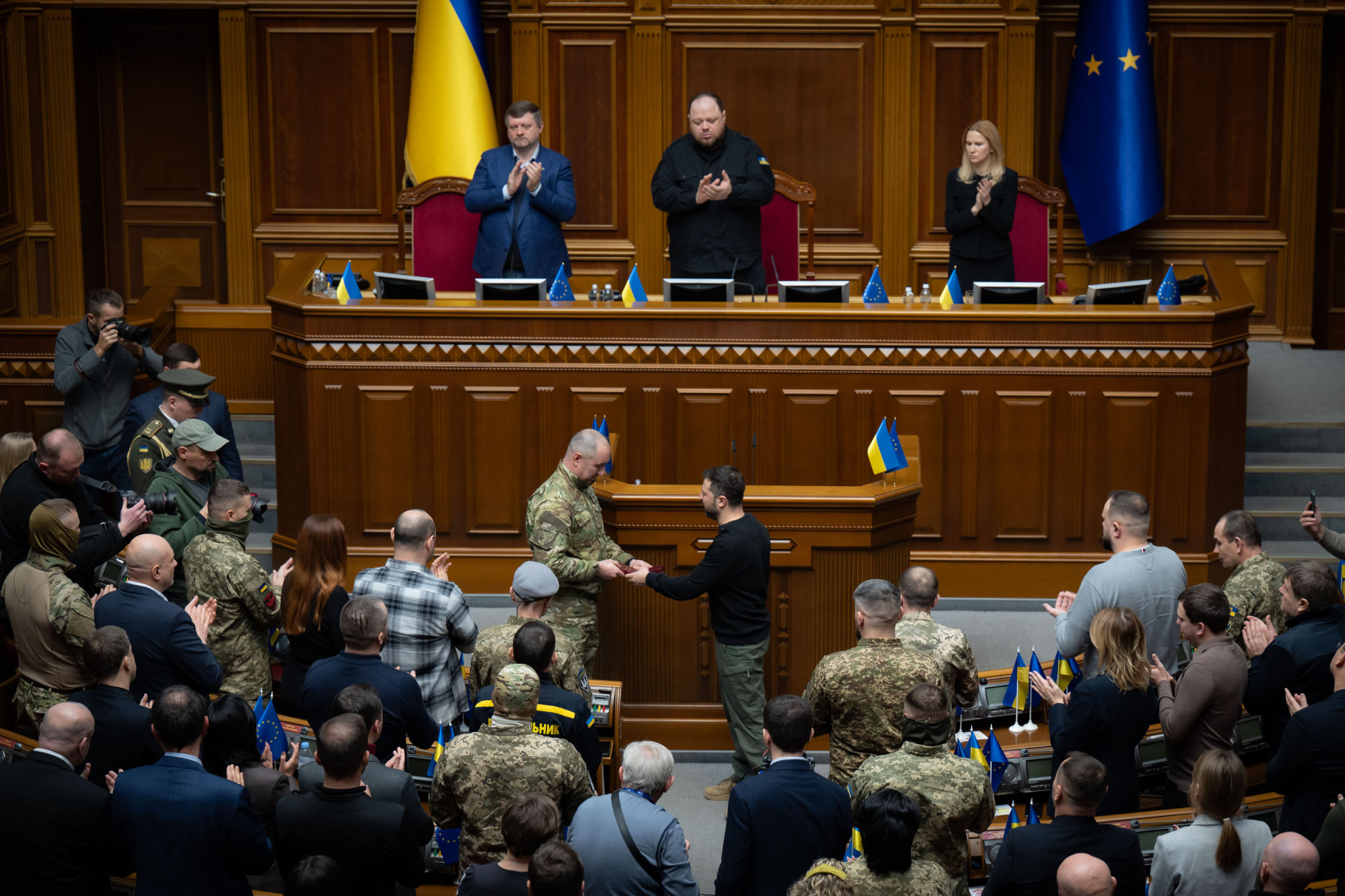 1000 днів героїзму: Президент відзначив державними нагородами представників системи МВС