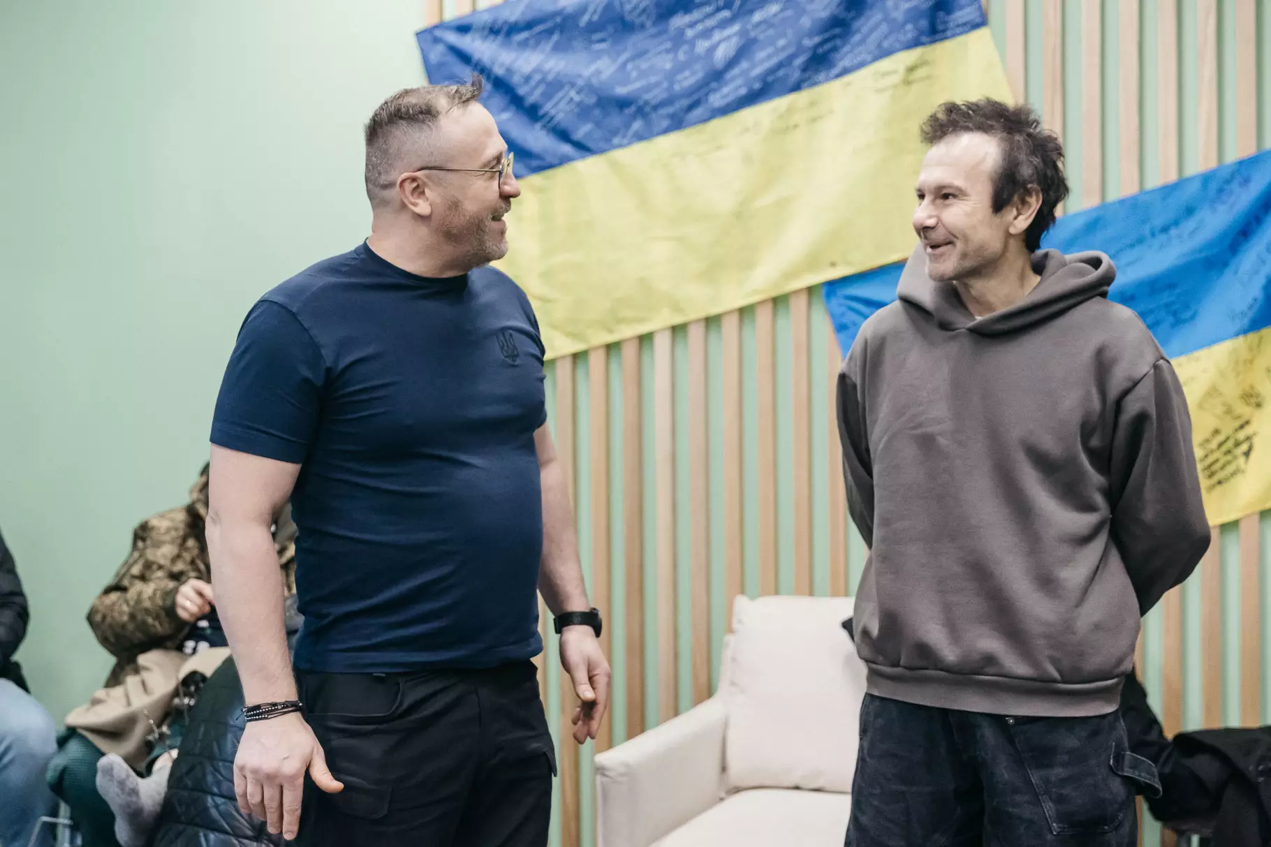 Іван Яворський представляє Вакарчука бійцям, які проходять реабілітацію в медзакладі