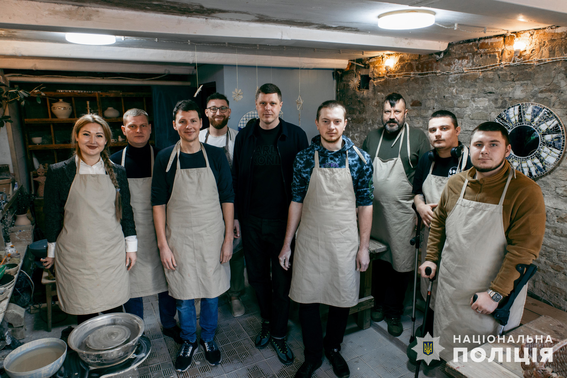 Майстер-клас з ліплення з глини для поранених поліцейських: шлях до відновлення через творчість