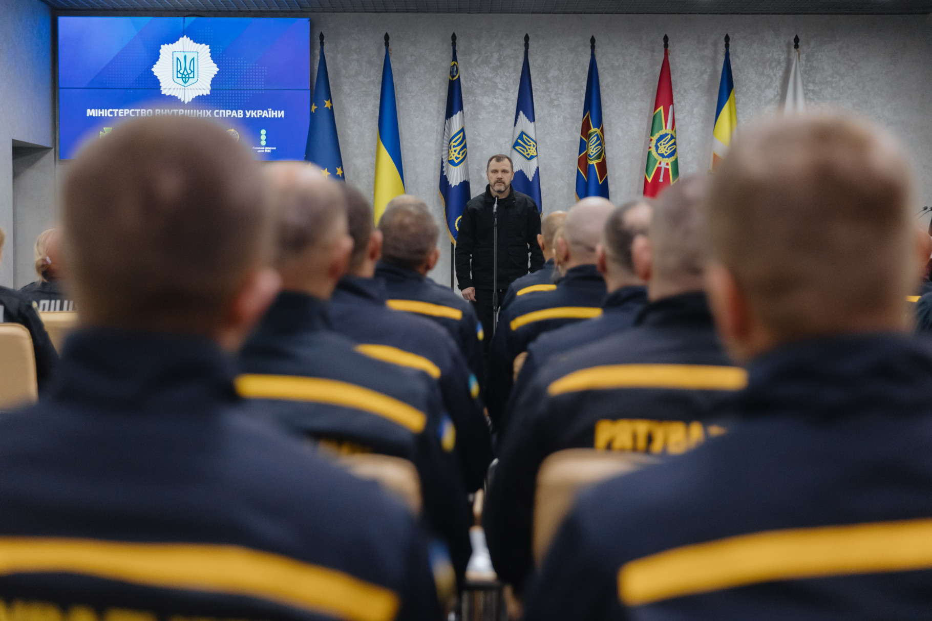 Ігор Клименко відзначив рятувальників та поліцейських, які ліквідовували наслідки російської атаки у столиці