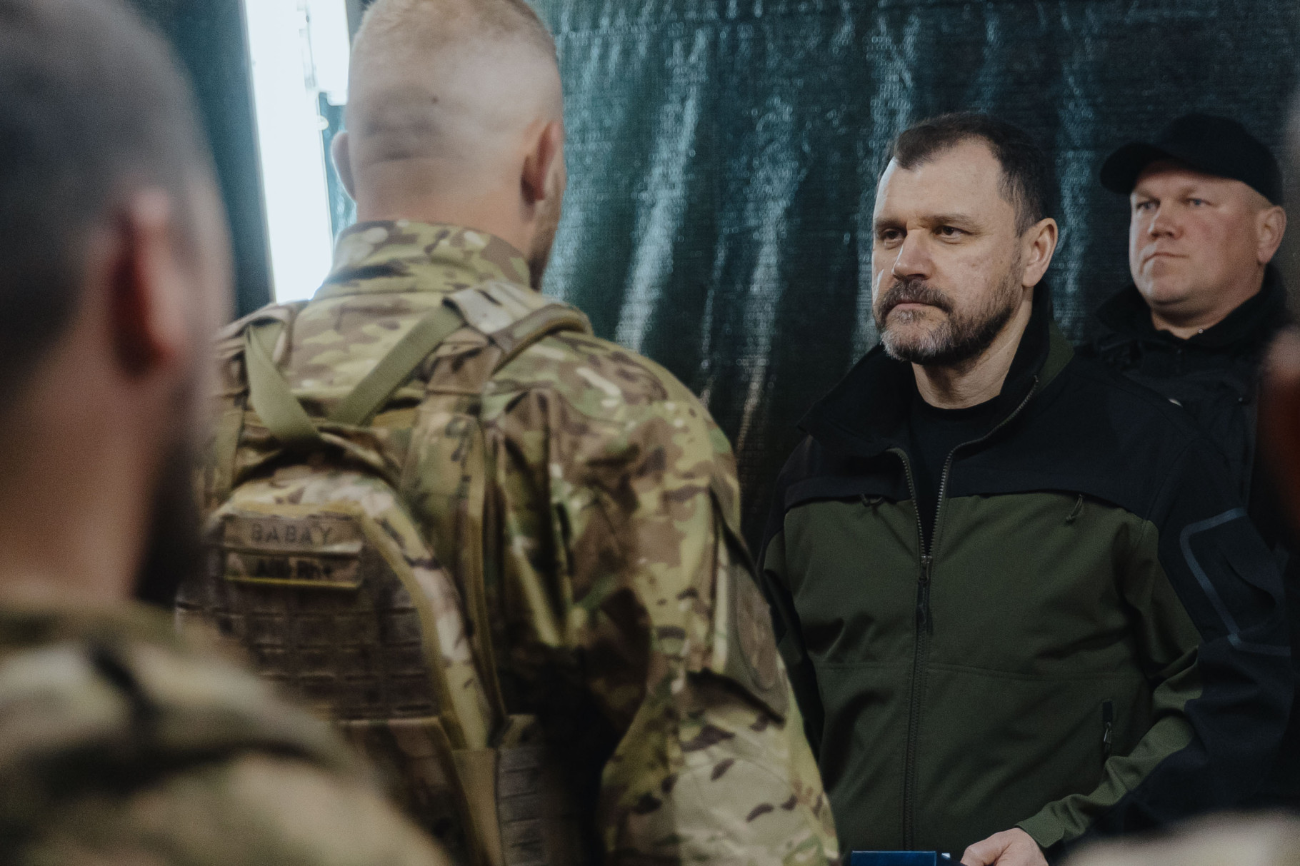 Під час перебування у Херсоні Міністр внутрішніх справ зустрівся із поліцейськими, прикордонниками, рятувальниками та гвардійцями.