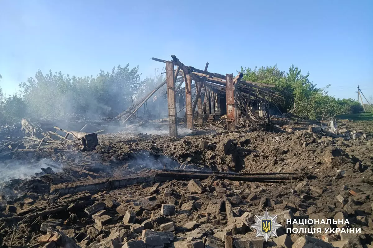 зруйнований обстрілом будинок