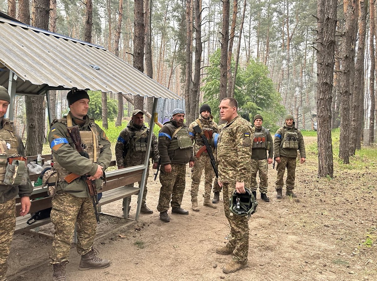 Командувач НГУ відвідав позиції гвардійців на Харківщині